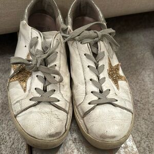 The OG of Golden Goose. Fair condition. Dirty sole. Worn in odor.